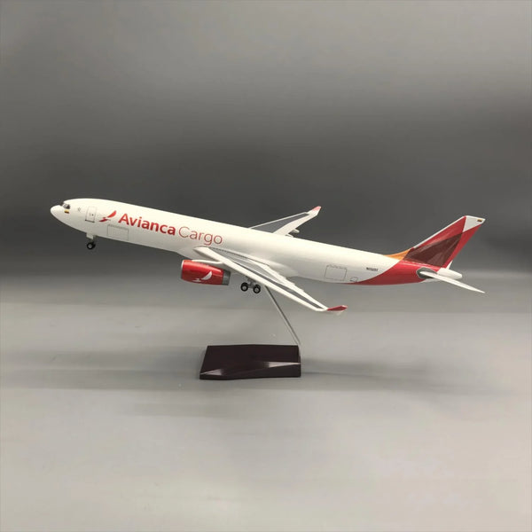 Avianca Cargo Airbus A330-200F 1:135 – 47 cm / 18.5 in – Logistics Edition