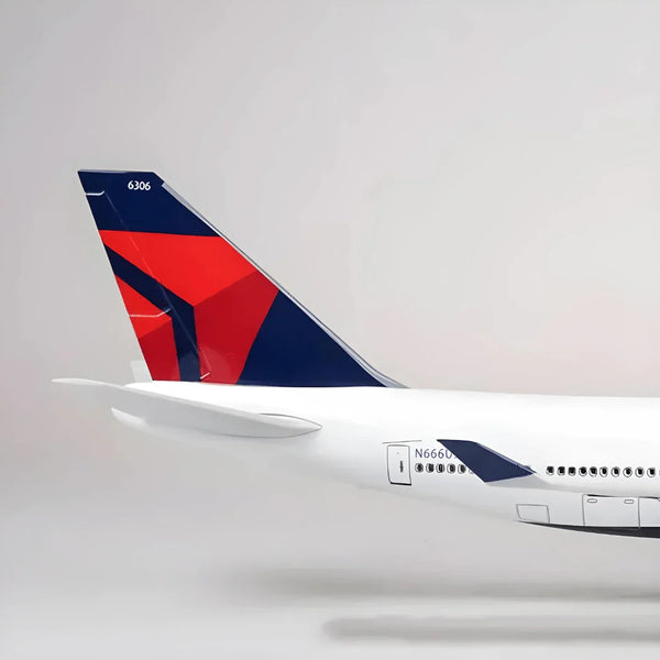 Boeing 747 Delta 1:150 – 47 cm / 18.5 in – LED Lights - Secondary