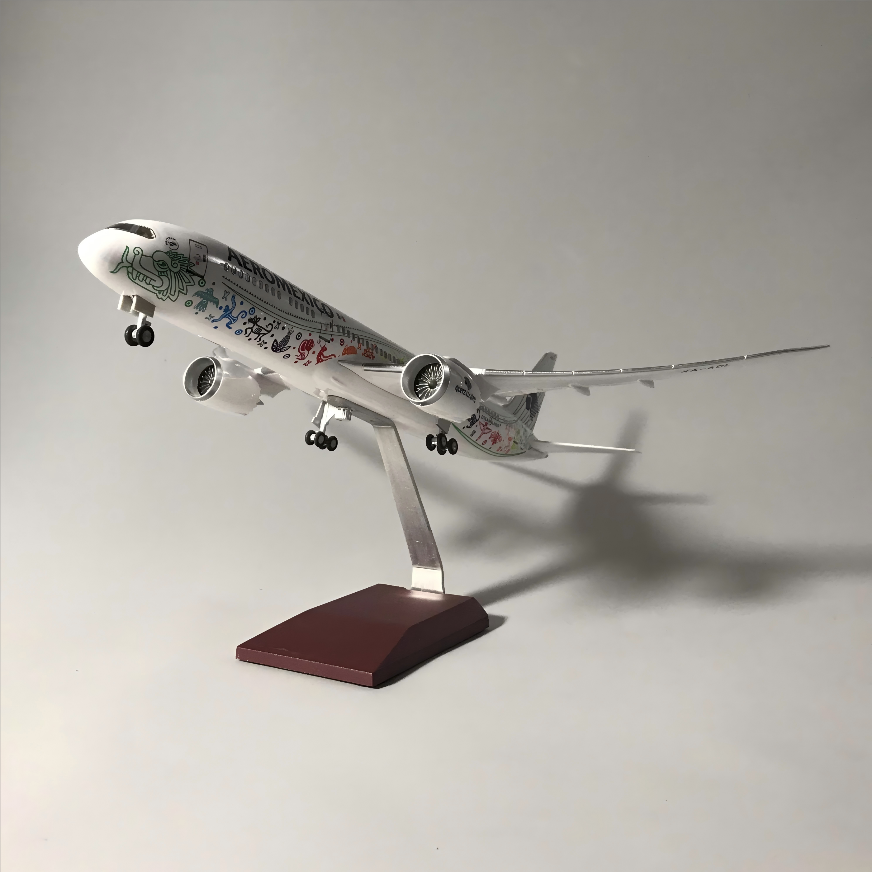 🐍 Boeing 787-9 Aeroméxico “Quetzalcóatl” – Escala 1:130 (43 cm)