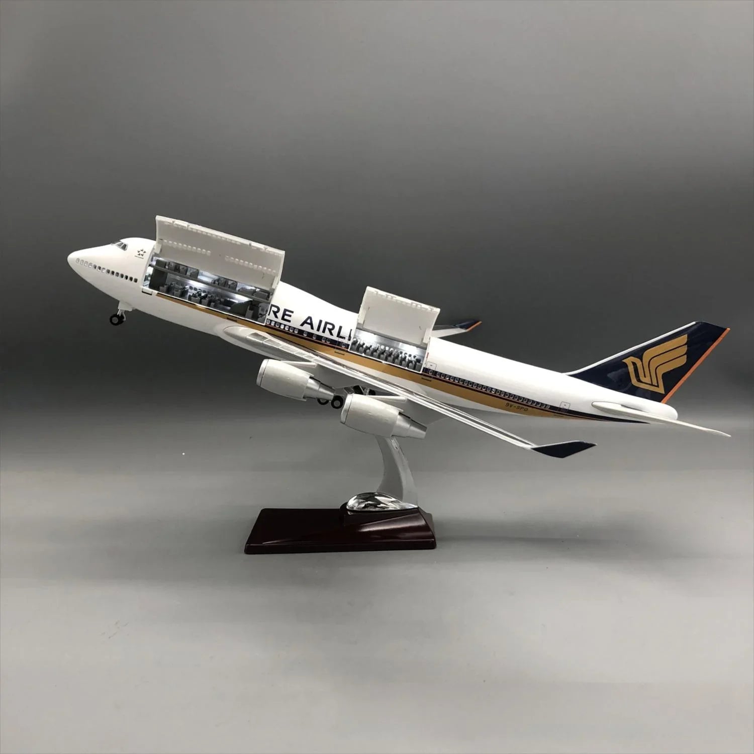 レア物！！SINGAPORE AIRLINE BOEING747-400模型 Singapore Airlines Boeing 747-400 1:150 – 47 cm / 18.5 in
