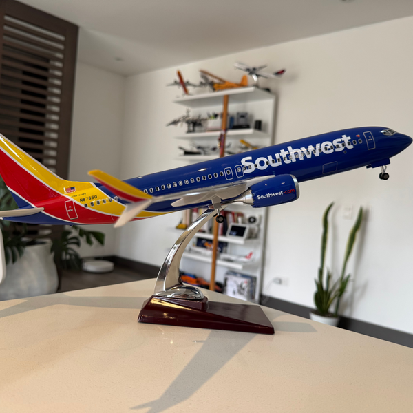 Boeing 737 MAX 8 Southwest 1:80 – 47 cm / 18.5 in – LED Lights (PRE ORDER)