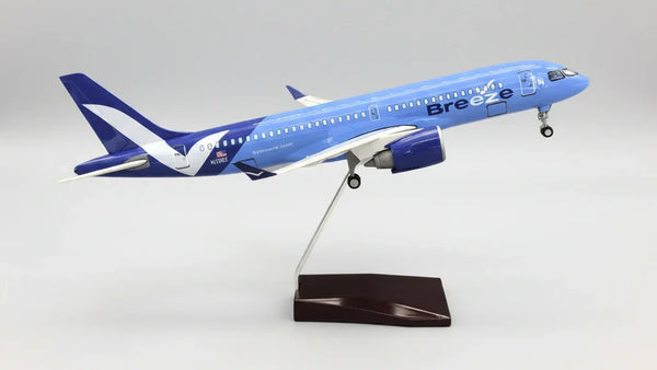 Breeze Airways Airbus A220-300 1:100 – 38.7 cm / 15.2 in – LED Lights