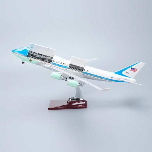 Boeing 747 Air Force One 1:150 – 47 cm / 18.5 in – Opening Interior