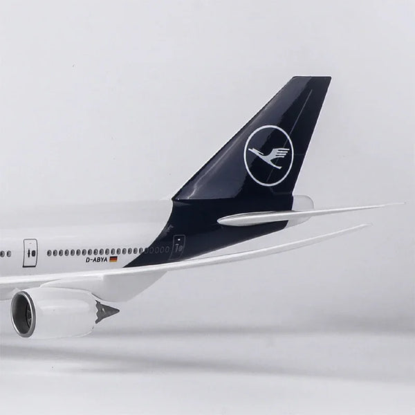 B747 Lufthansa New Painting - Scale 1/150 - 47cm - 18.5 in - Secondary