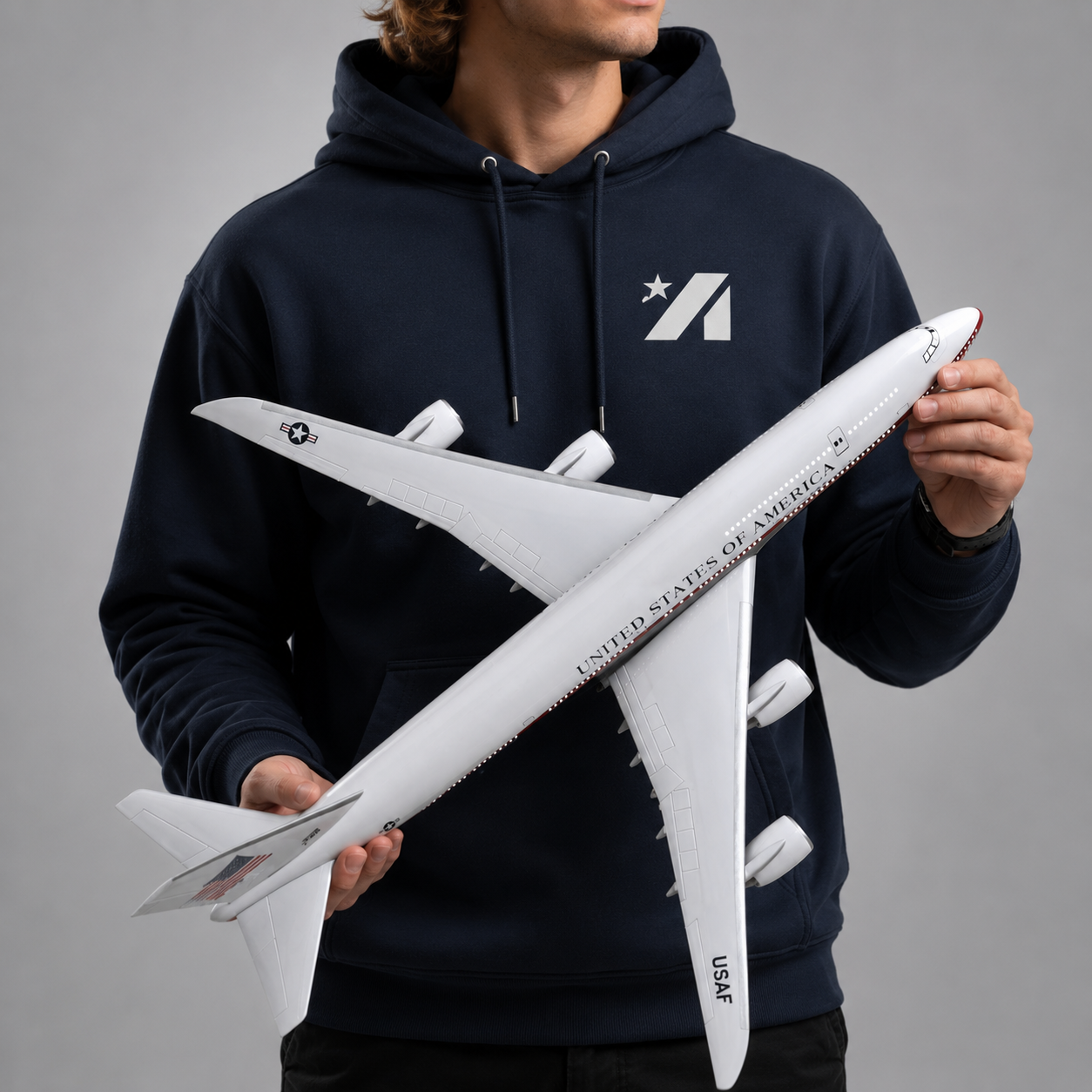 Air Force One Boeing 747-8 (VC-25B) 1:150 Scale Model Airplane – New Presidential Livery (47cm / 18.5") - Gallery 7