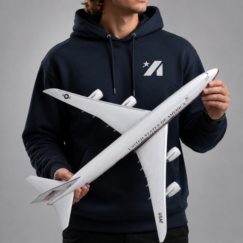 Air Force One Boeing 747-8 (VC-25B) 1:150 Scale Model Airplane – New Presidential Livery (47cm / 18.5") - Image 7