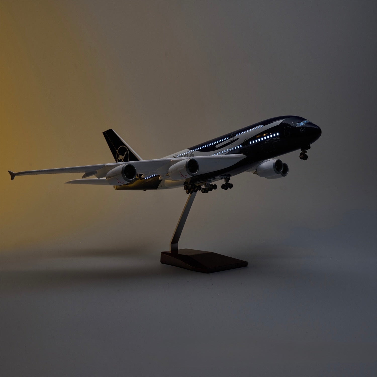 Airbus A380 Lufthansa 100 Years Commemorative – 1:160 Scale Model - Gallery 7