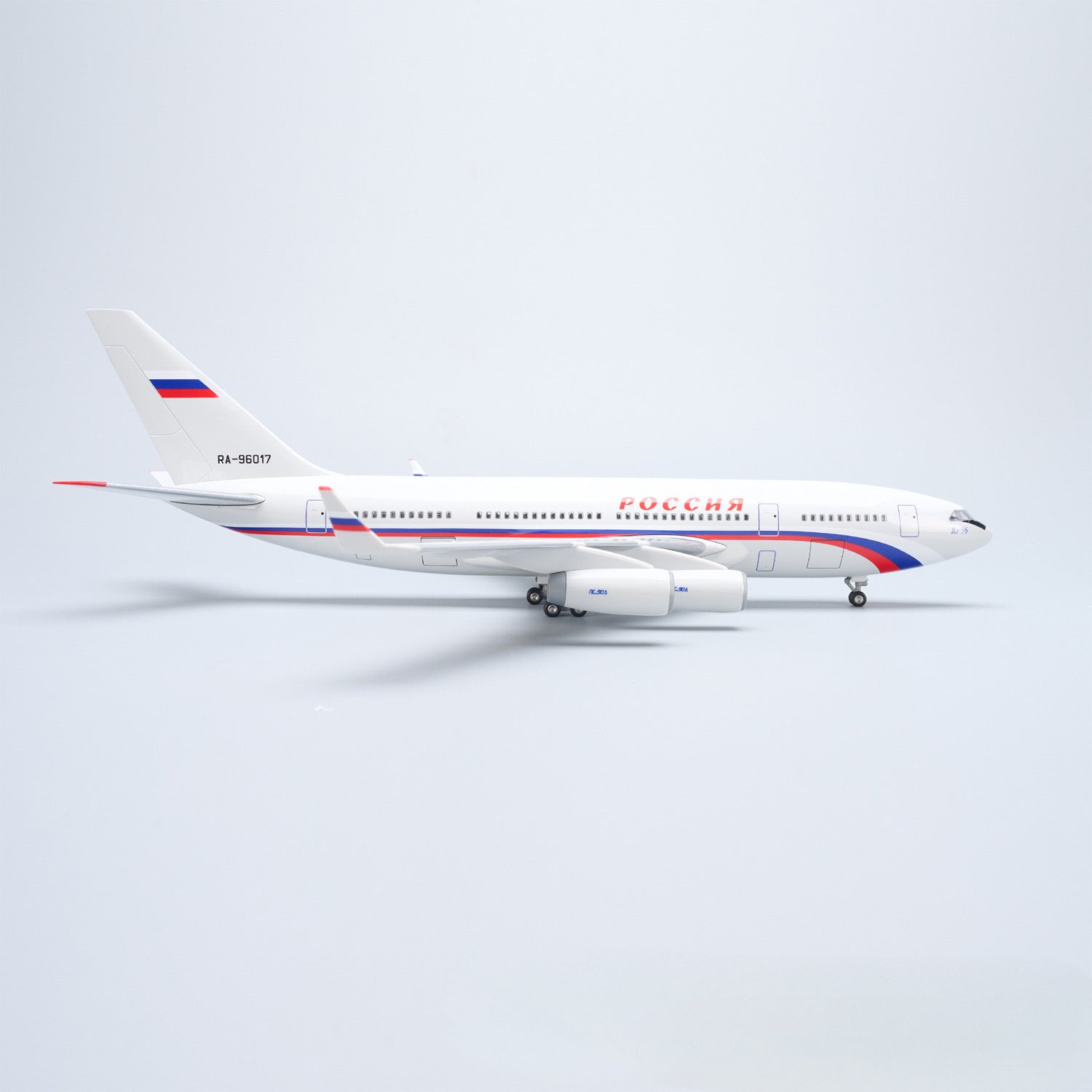 Avión presidencial de Rusia Ilyushin Il-96-300 1:120 – 46 cm / 18.1 in – Luces LED - Gallery 1