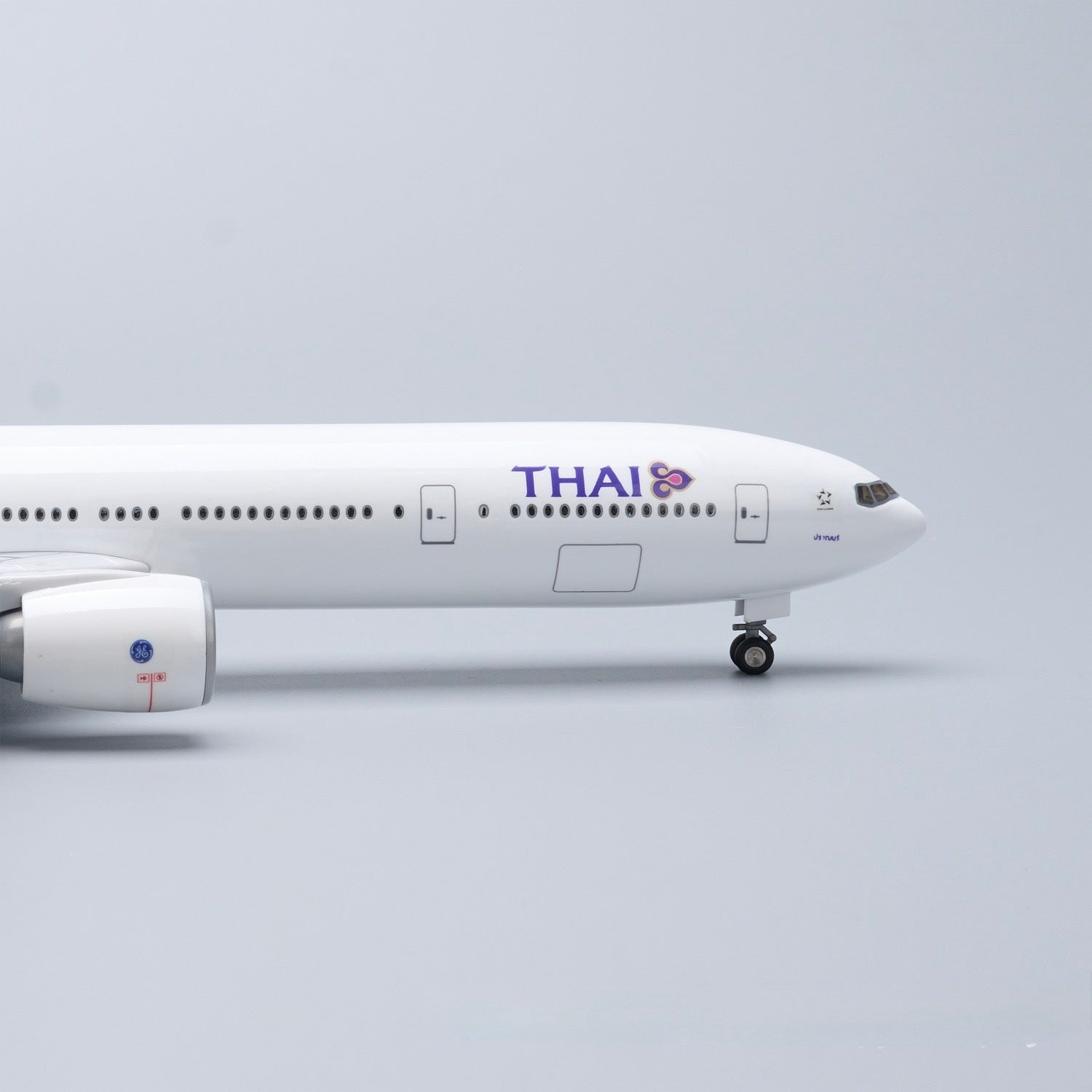 B777 THAI  - SCALE 1/157 - 47CM -18.5IN