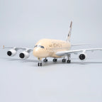 طائرة الاتحاد للطيران إيرباص A380 بمقياس 1:160 – 45.5 سم / 17.9 بوصة – مع إمكانية فتح مقصورة الركاب