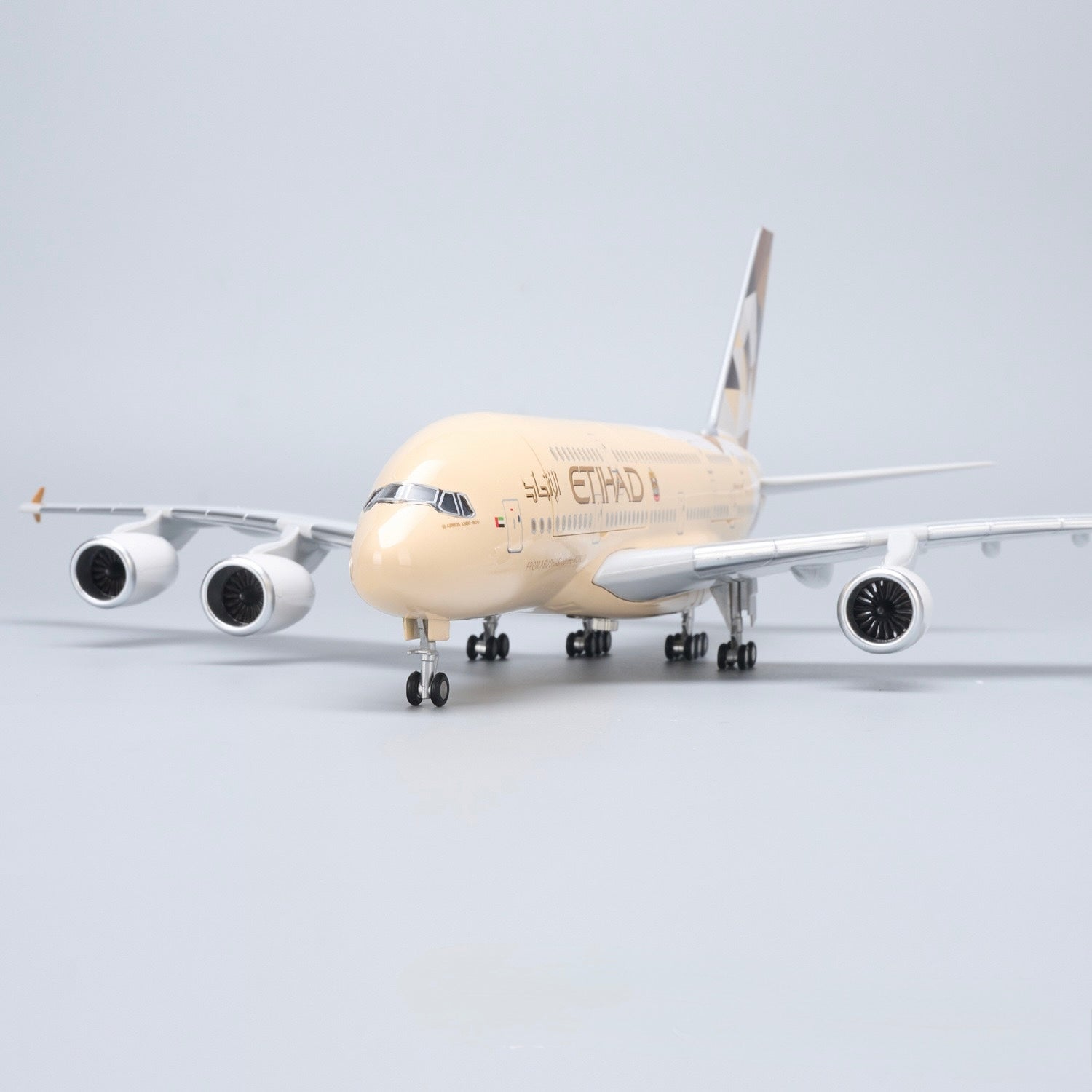 Etihad Airways Airbus A380 1:160 – 45.5 cm / 17.9 in – Opening Cabin Interior