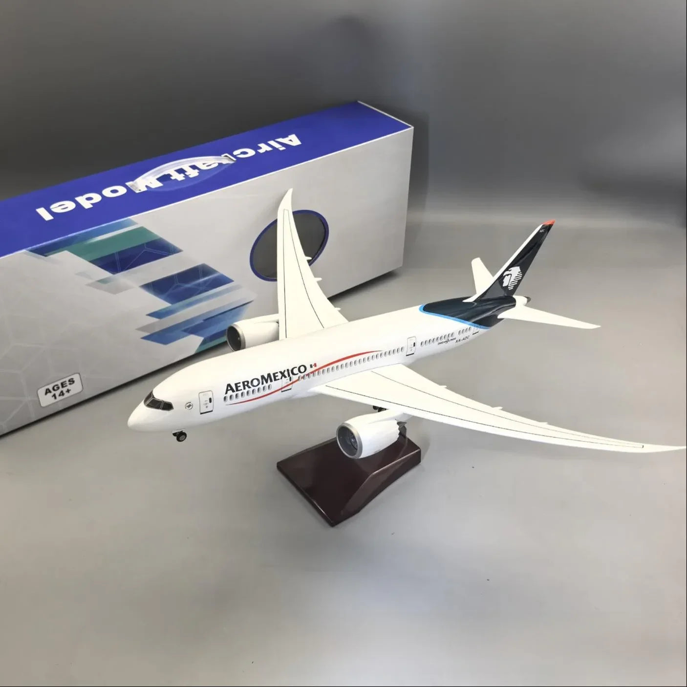 Aeromexico Boeing 787-8 Dreamliner 1:130 – 43 cm / 16.9 in – LED Lights - Gallery 8