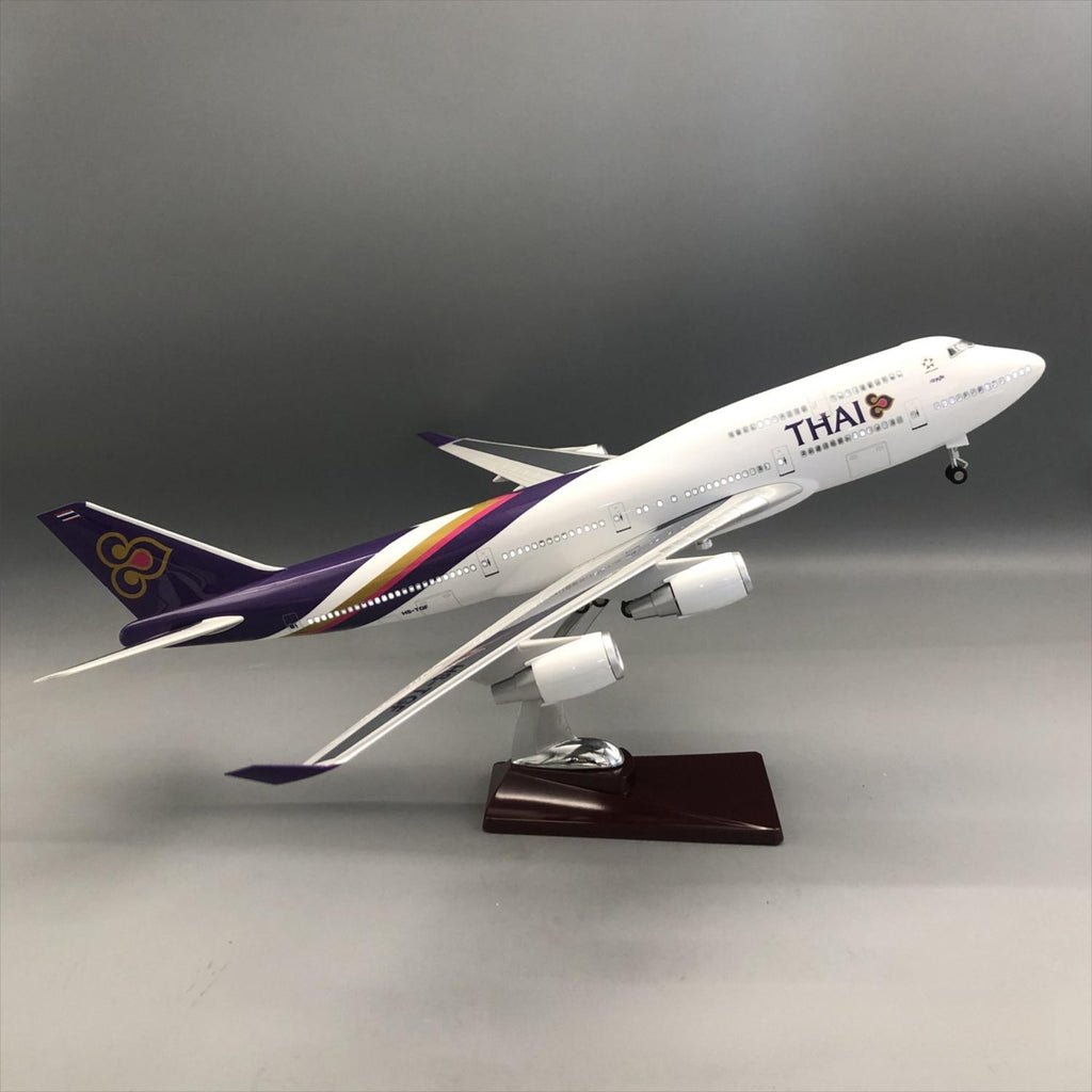 Thai Airways Boeing 747-400 1:150 – 47 cm / 18.5 in – Opening Cabin Interior & LED Lights