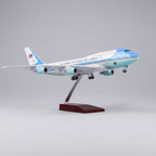 طائرة الرئاسة الأمريكية بوينغ 747 بمقياس 1:190 – 37 سم / 14.6 بوصة – أضواء LED