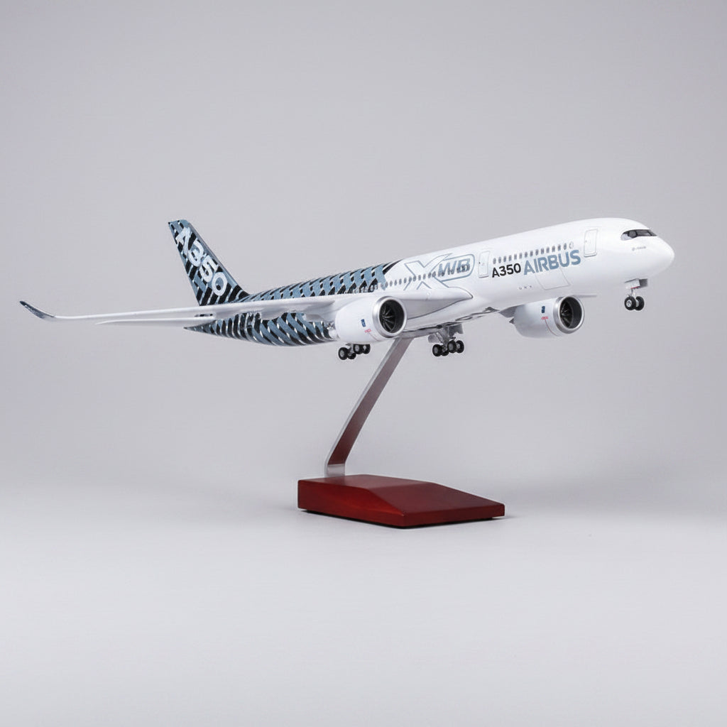 Airbus A350 XWB Prototype 1:142 – 47 cm / 18.5 in – Voice-Activated LED Lights