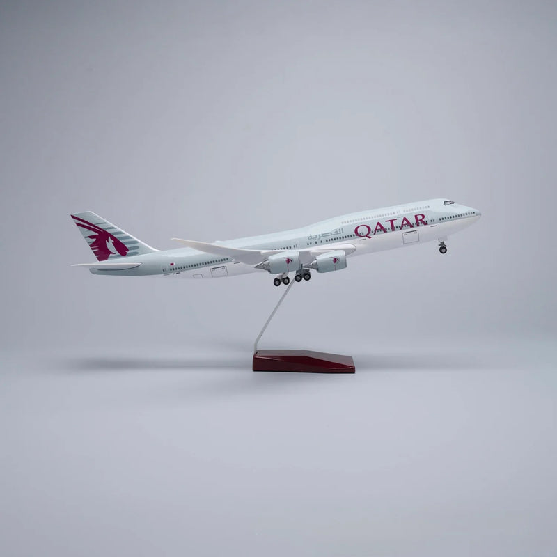 B747 QATAR - SCALE 1/150 - 47CM - 18.5 IN - AIRPLANE MODEL - Image 1