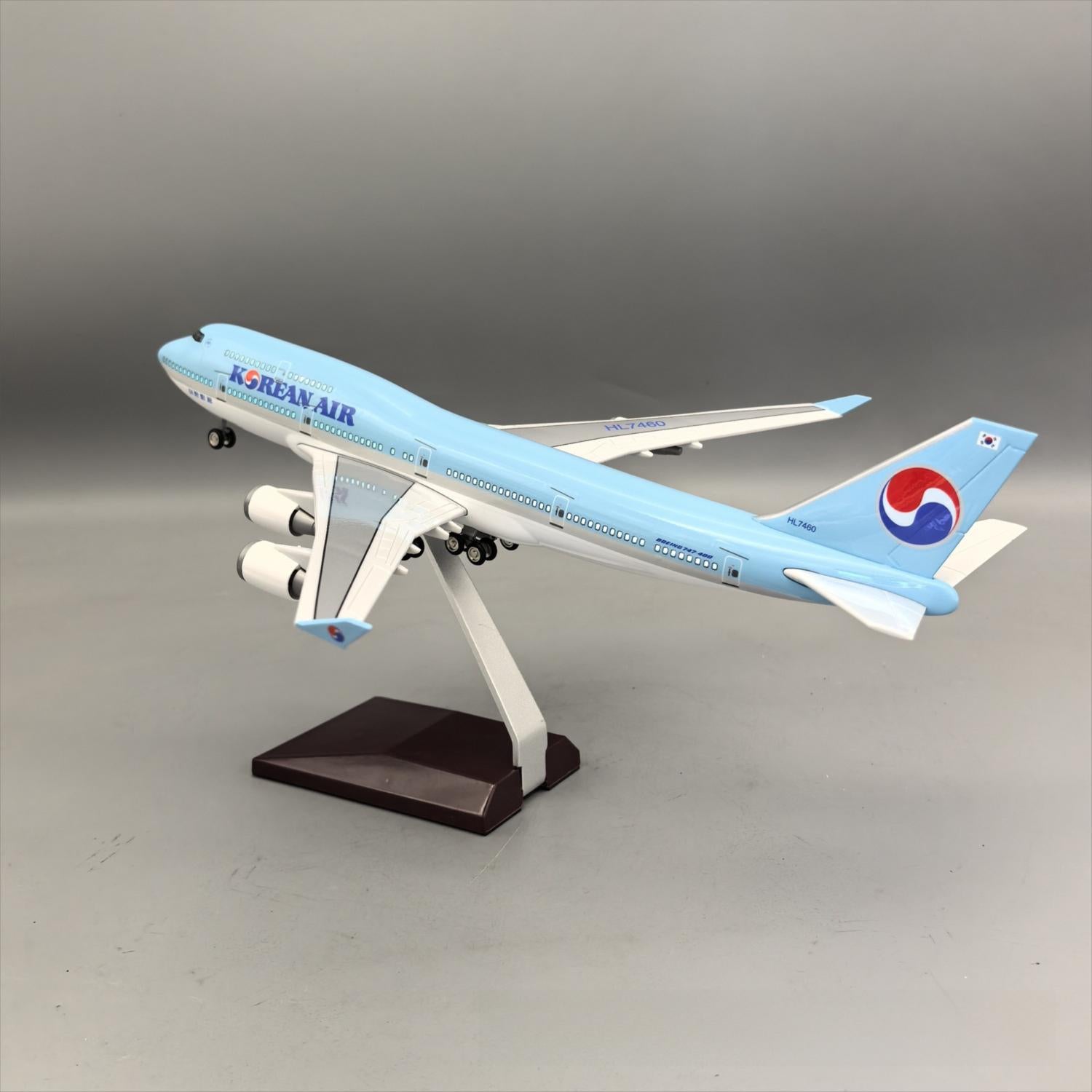 Korean Air Boeing 747-400 – 37 cm / 14.6 in – Luxury Solid Desktop Display Model