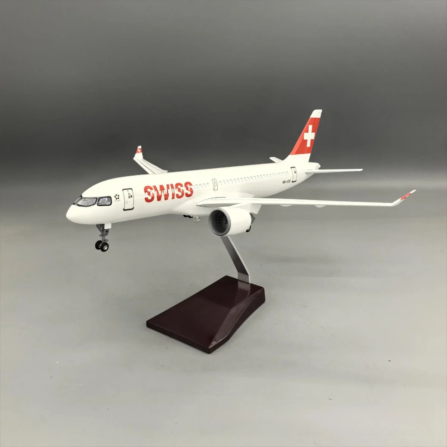 SWISS International Air Lines Airbus A220-300 1:100 – 38.7 cm / 15.2 in – LED Lights - Gallery 6
