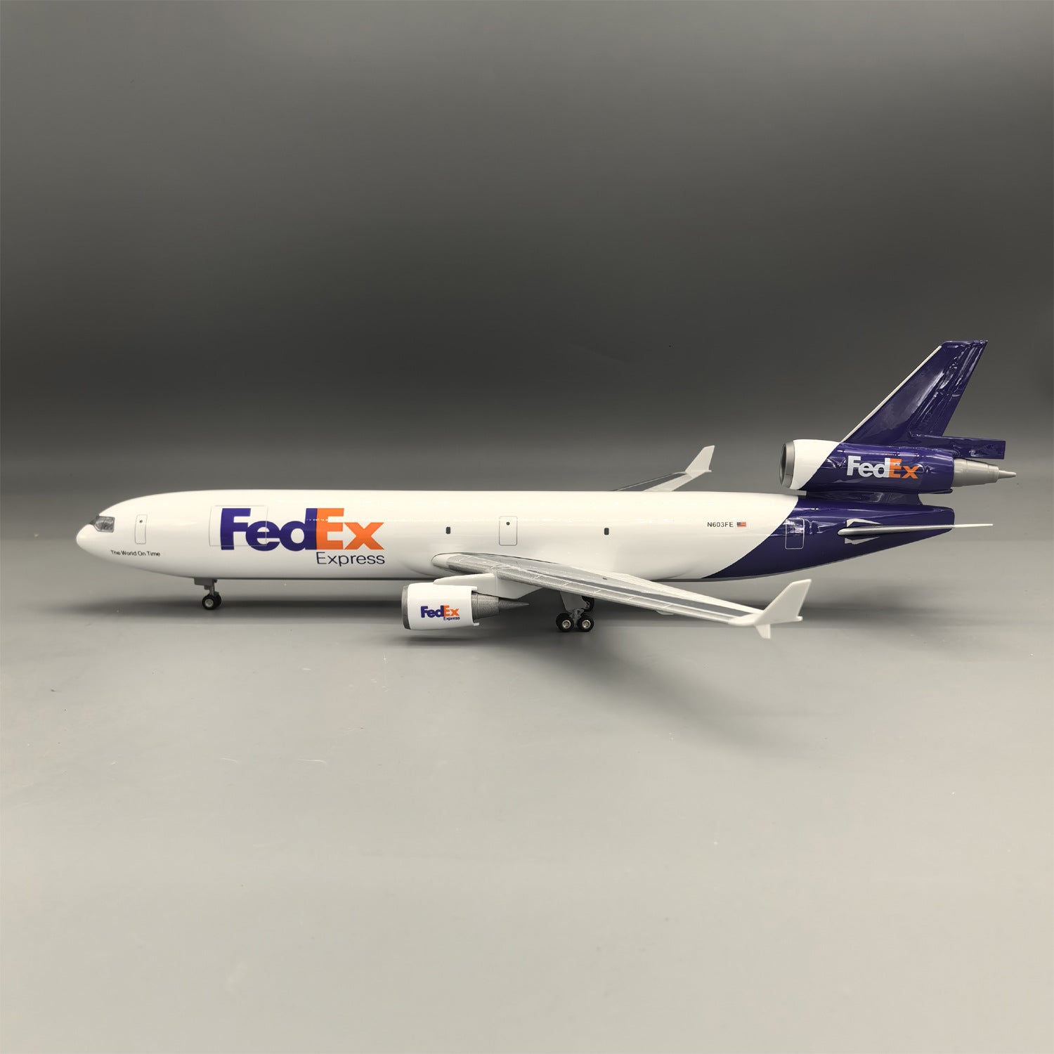 FEDEX MD-11 McDonnell Douglas – Scale 1:130 – 47 cm/18.5 in – ABS Resin