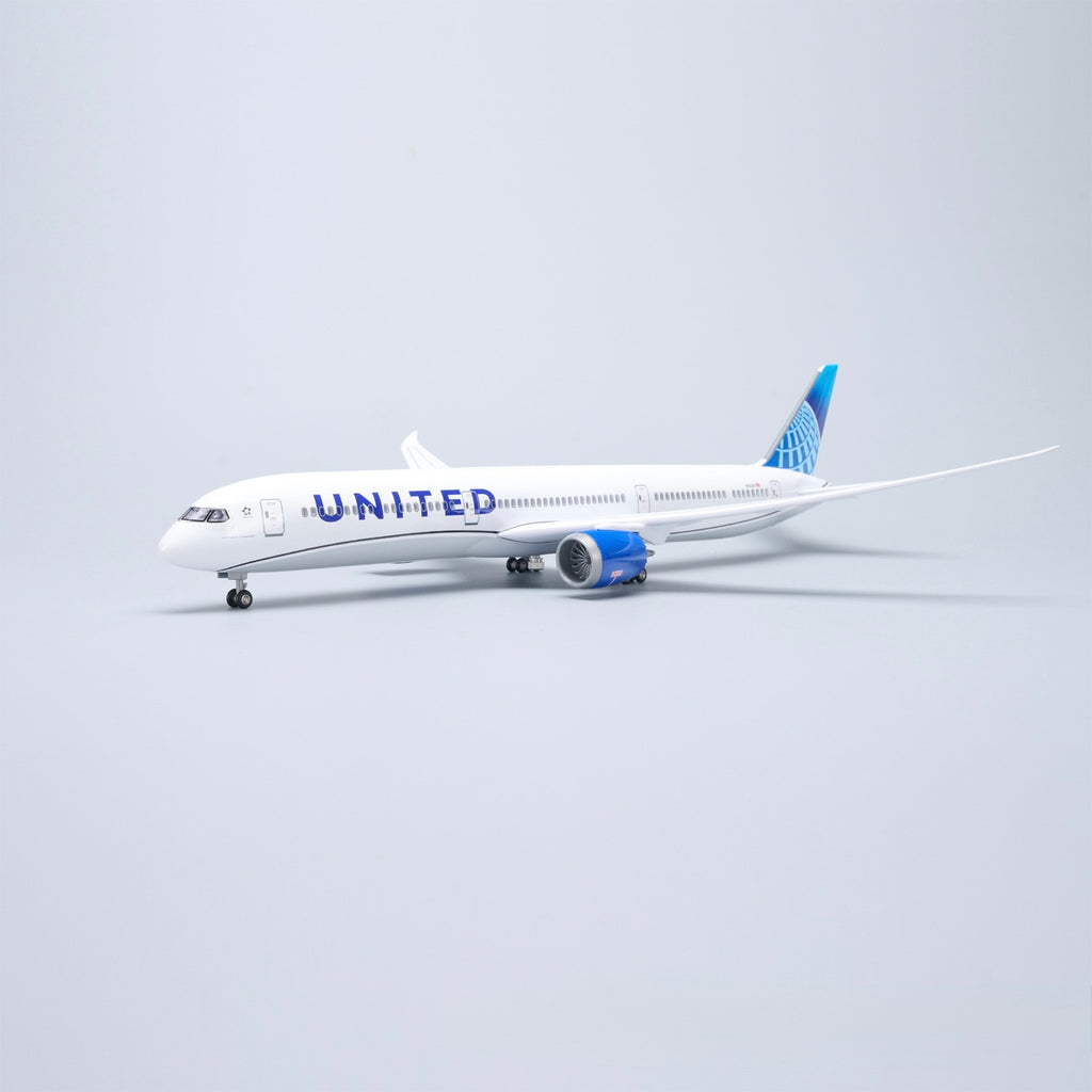 United Airlines Boeing 787-10 1:145 – 47 cm / 18.5 in – LED Lights