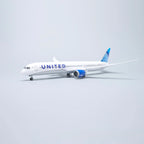 United Airlines Boeing 787-10 1:145 – 47 cm / 18.5 in – LED Lights