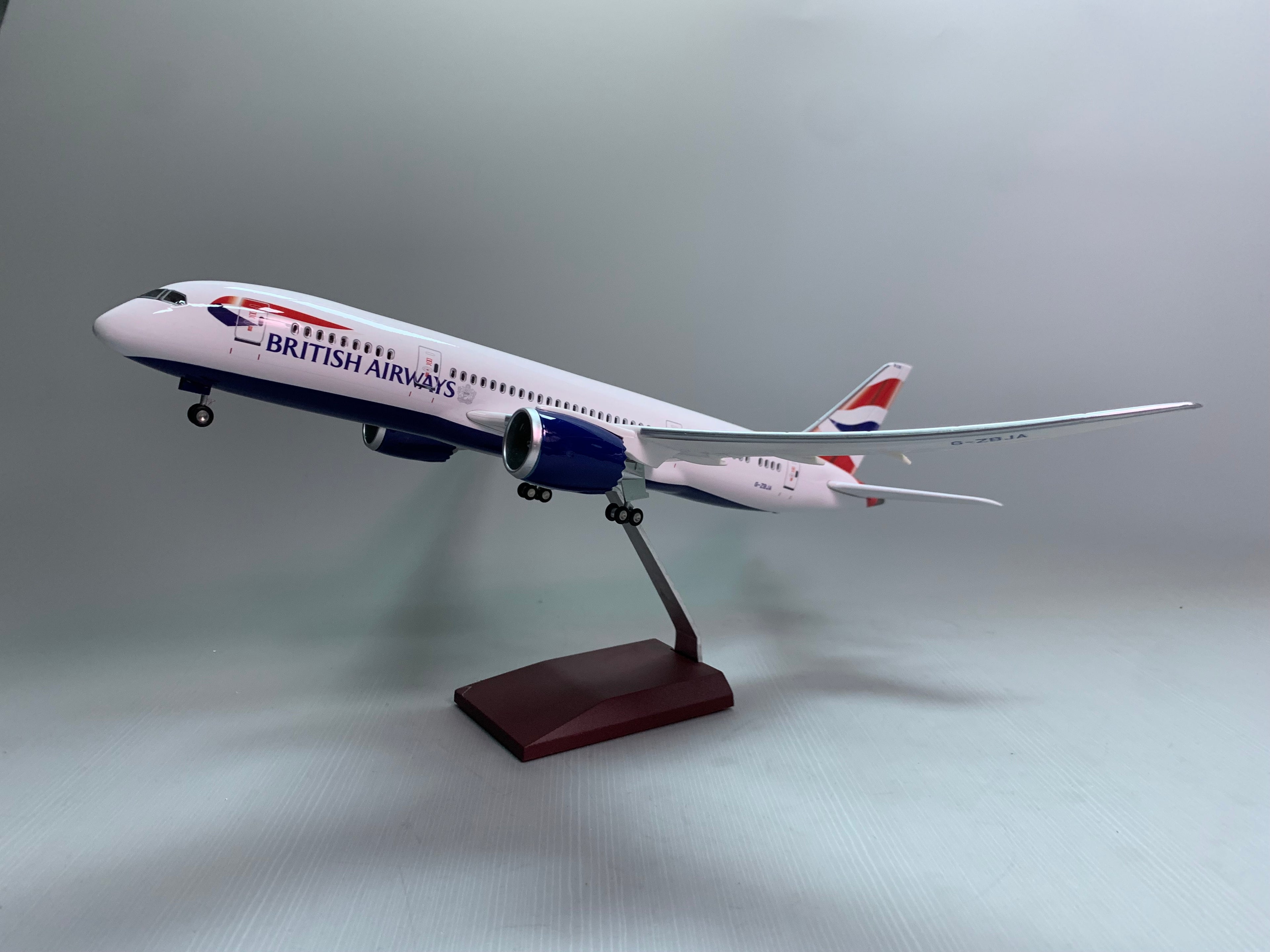 B787 Británico - Escala 1/130 - 43cm - 16.9 in