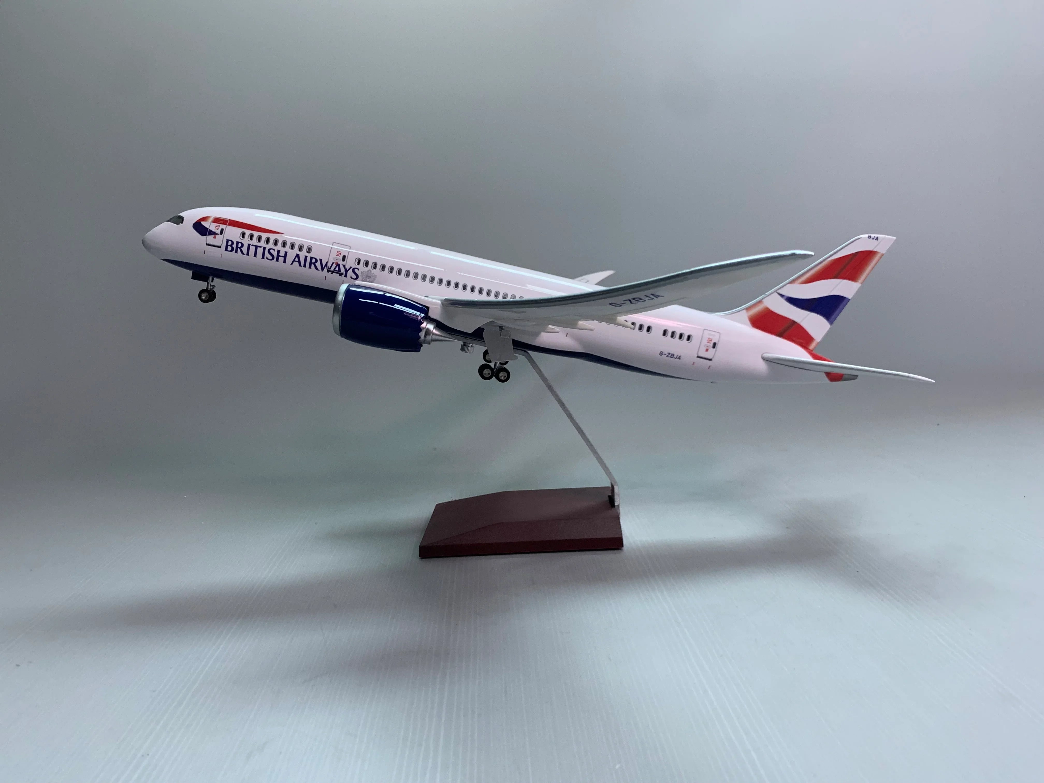 B787 British - Scale 1/130 - 43cm - 16.9 in - Gallery 7