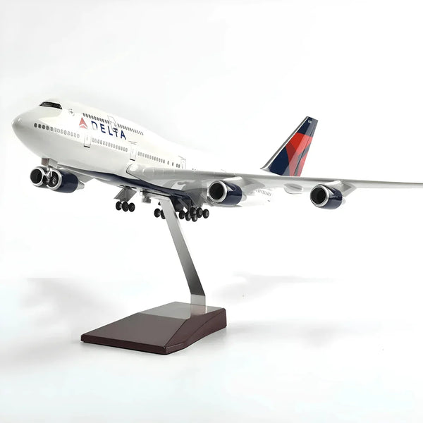 Boeing 747 Delta 1:150 – 47 cm / 18.5 in – LED Lights