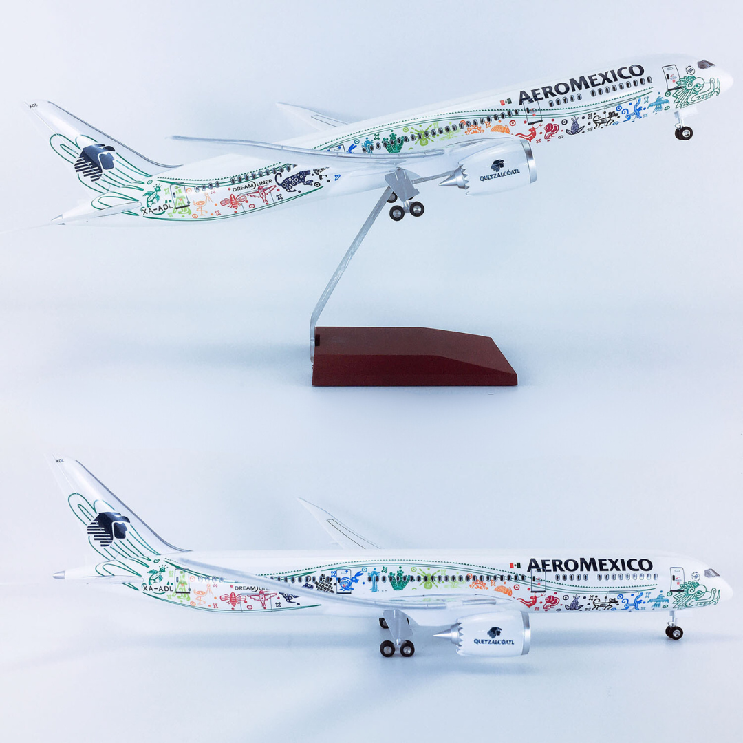 Boeing 787-9 Aeroméxico "Quetzalcóatl" – Scale 1:130 (43 cm / 16.9 in)