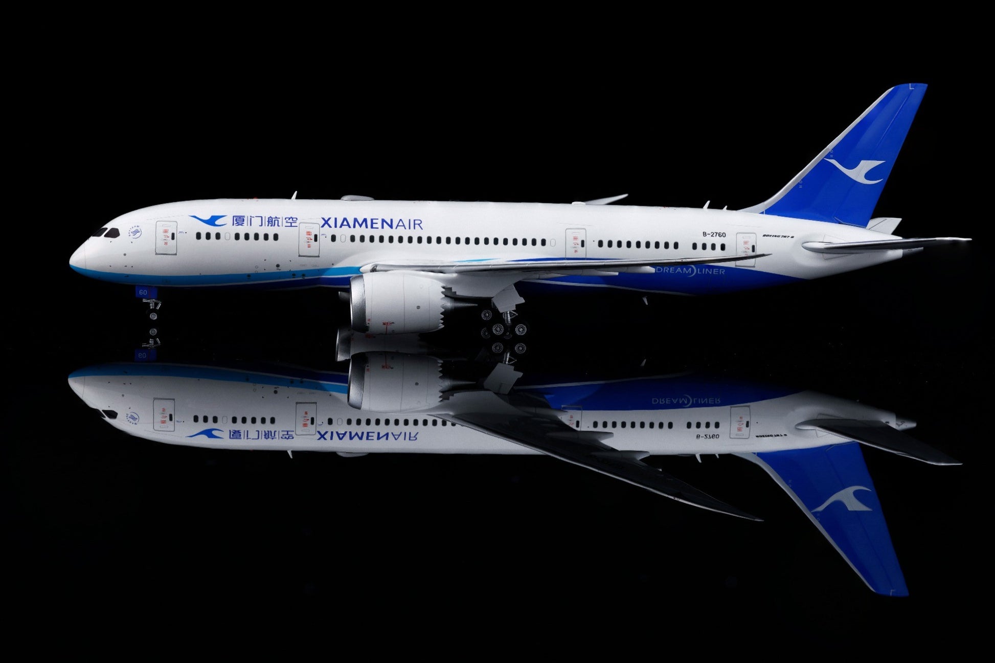 Xiamen Airlines Boeing 787-8 B-2760 – Scale 1:200 – SQ Wings – 28.3 cm