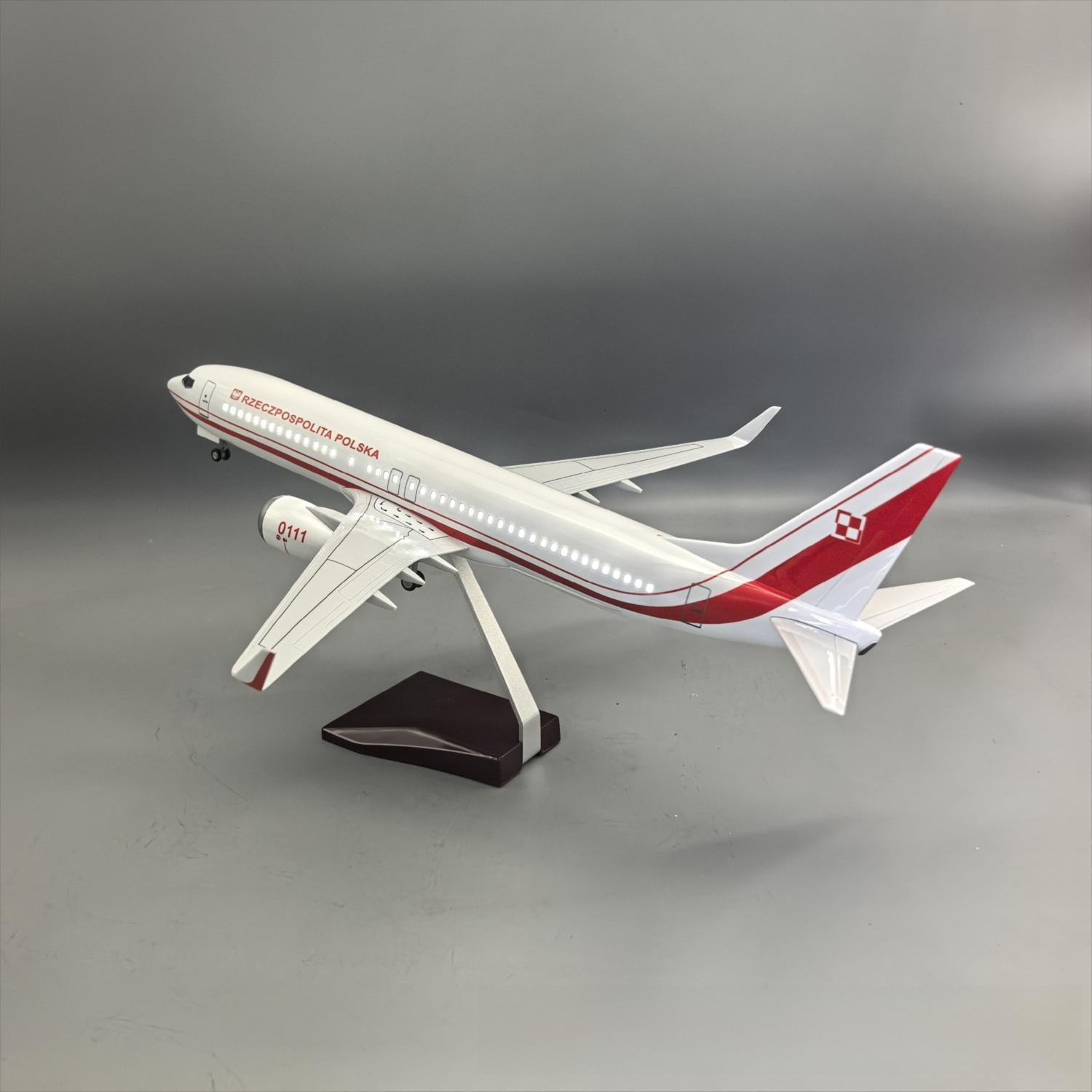 Polish Air Force Boeing 737-800 "Rzeczpospolita Polska" Government Special Plane Model — 1:85 Scale | 47cm / 18.5" - Gallery 5