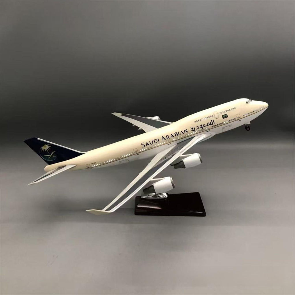 Saudia Airlines Boeing 747-400 1:150 – 47 cm / 18.5 in – Opening Cabin Interior & LED Lights