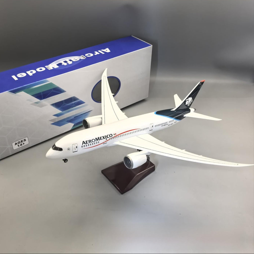 Aeromexico Boeing 787-8 Dreamliner 1:130 – 43 cm / 16.9 in – LED Lights