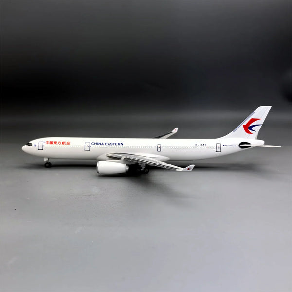 Maqueta de avión Airbus A330-300 de China Eastern, escala 1:170 - Expositor de resina premium con soporte - 37 cm/14,6"  - Secondary