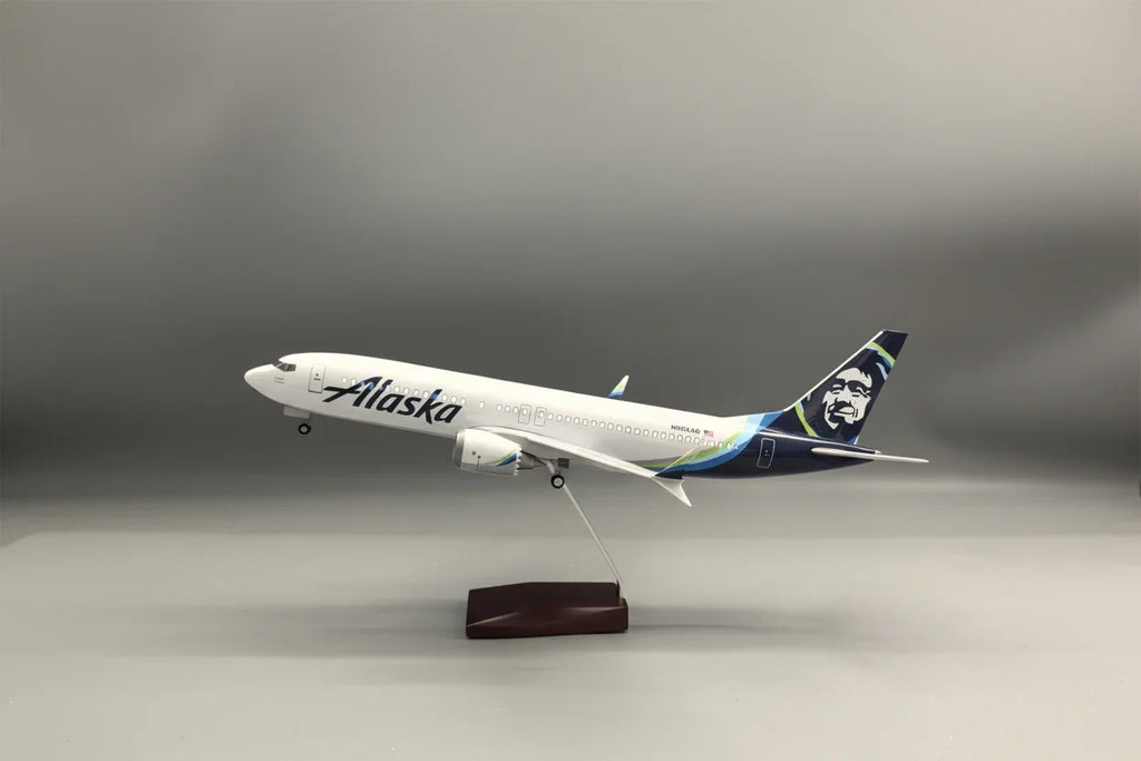 Boeing 737-800 Alaska Airlines 1:85 – 47 cm / 18.5 in – LED Lights