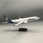 Boeing 737-800 Alaska Airlines 1:85 – 47 cm / 18.5 in – LED Lights