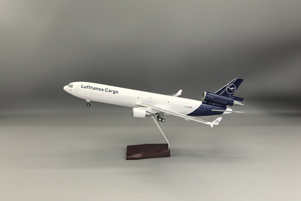 MD-11 Lufthansa Cargo 1:130 – 47 cm / 18,5 pulgadas 