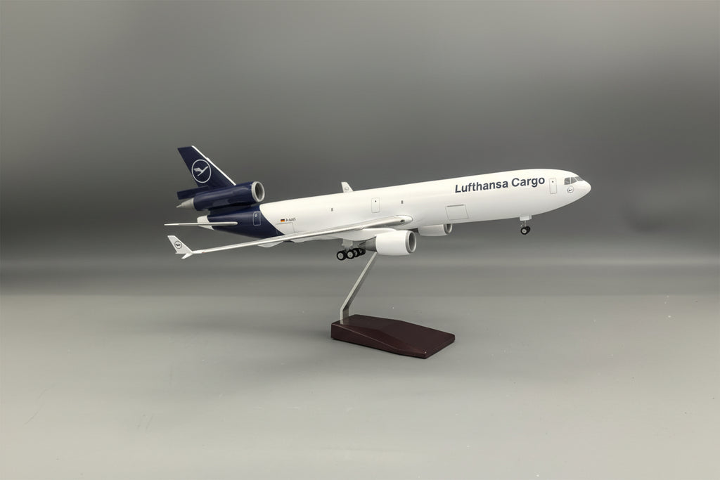 MD-11 Lufthansa Cargo 1:130 – 47 cm / 18,5 pulgadas 