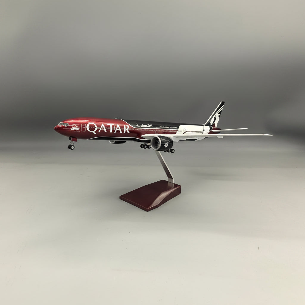 Qatar Airways Boeing 777-300ER Formula 1 Special Livery 1:135 – 47 cm / 18.5 in – LED Lights