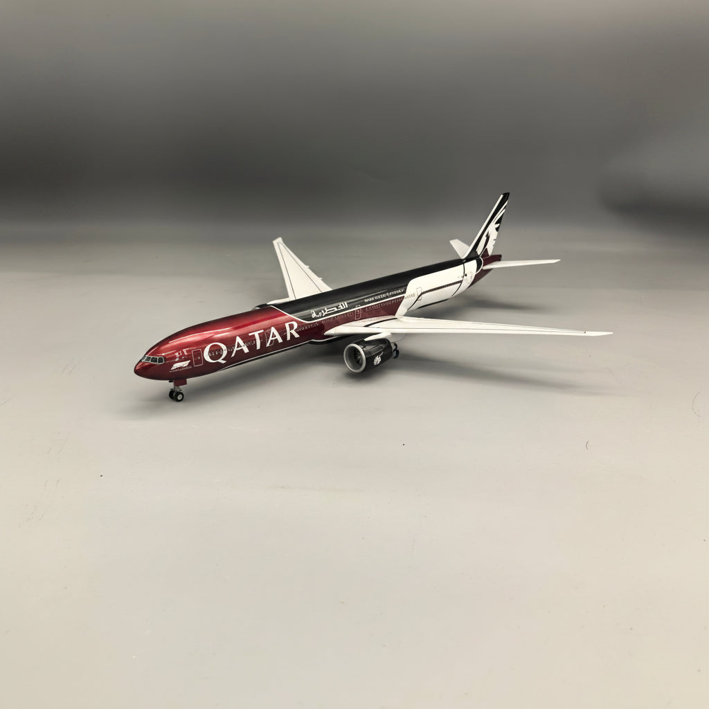 Qatar Airways Boeing 777-300ER Formula 1 Special Livery 1:135 – 47 cm / 18.5 in – LED Lights