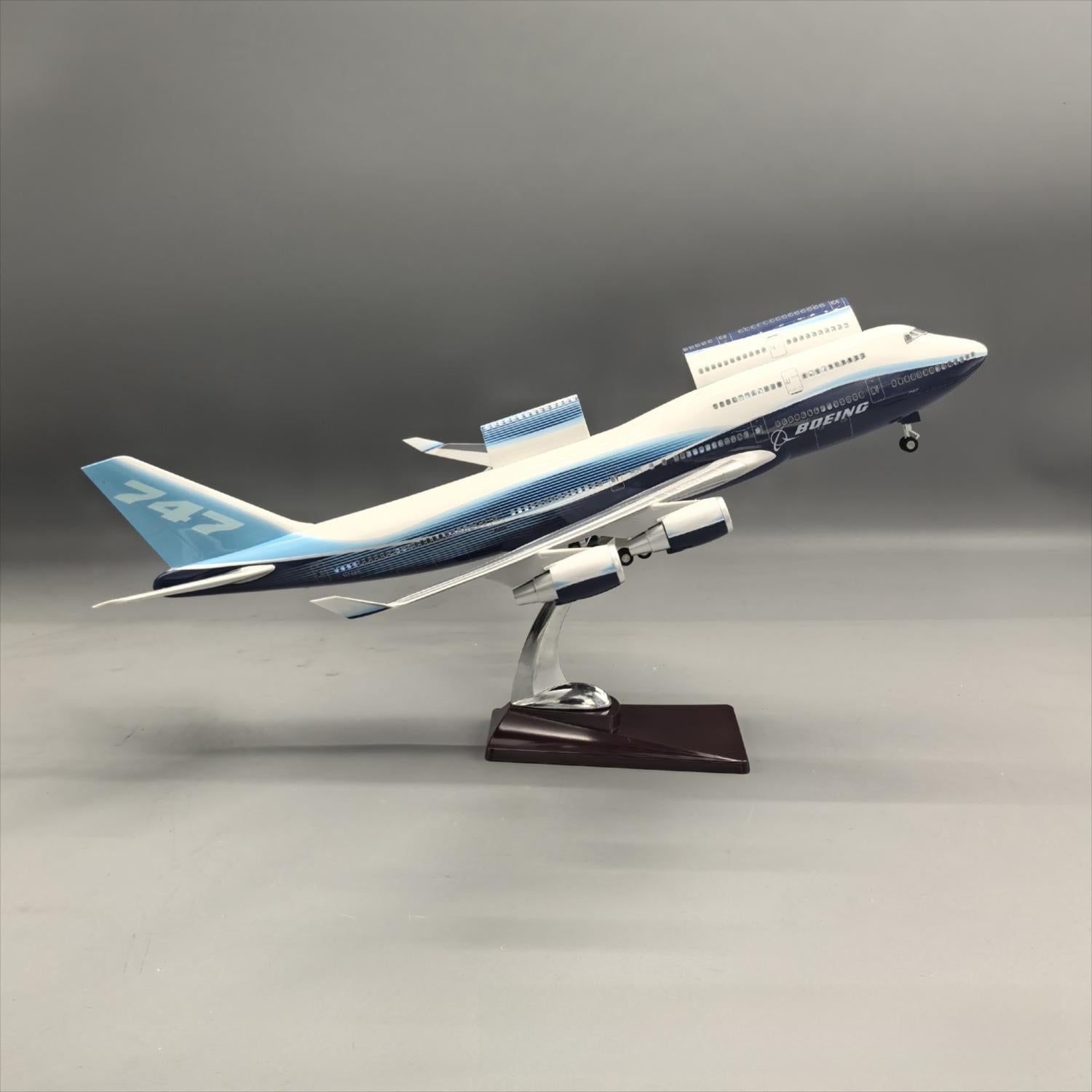 Prototype Boeing 747-400 1:150 – 47 cm / 18.5 in – Opening Cabin Hatches