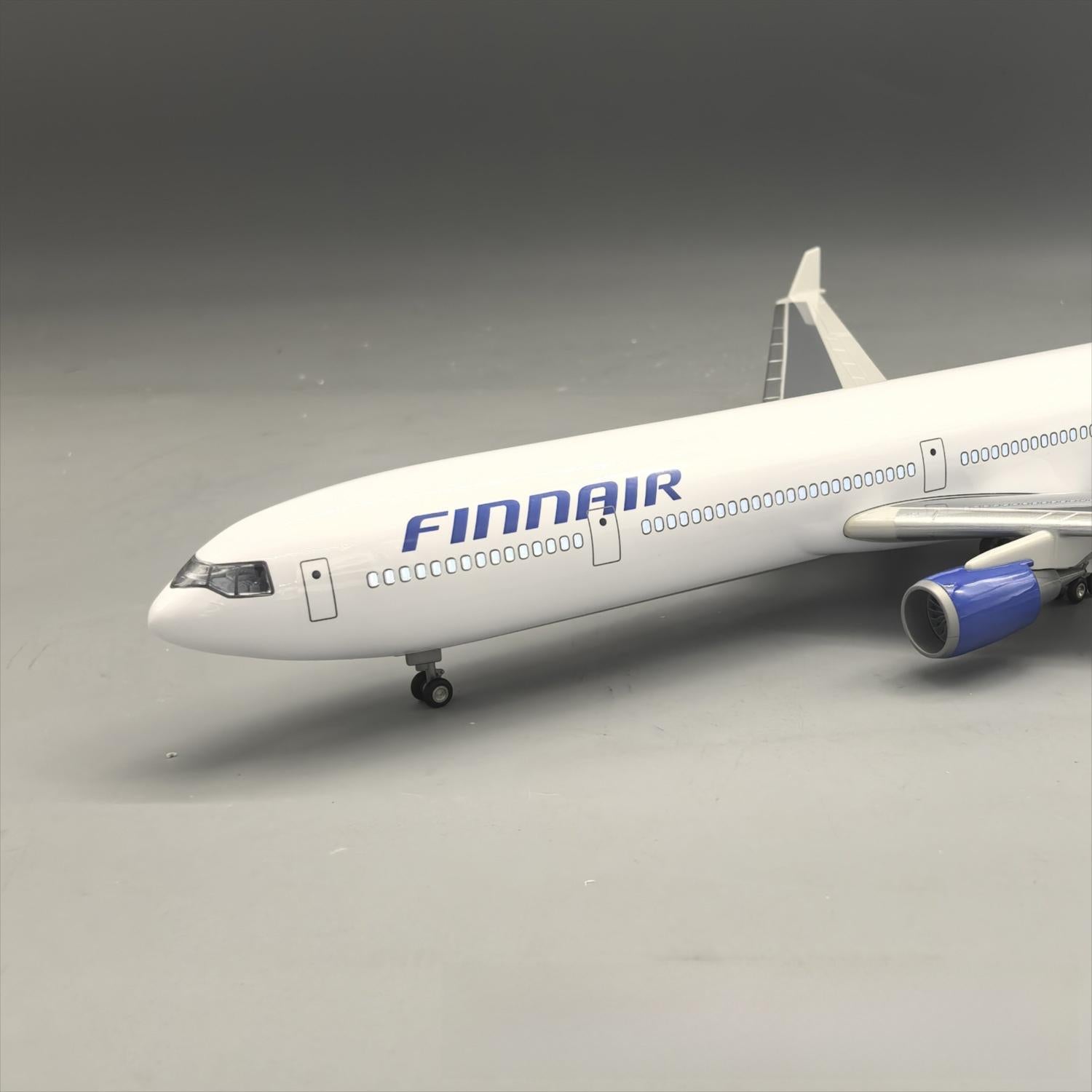 Finnair McDonnell Douglas MD-11 1:150 – 47 cm / 18.5 in – Classic Trijet Edition