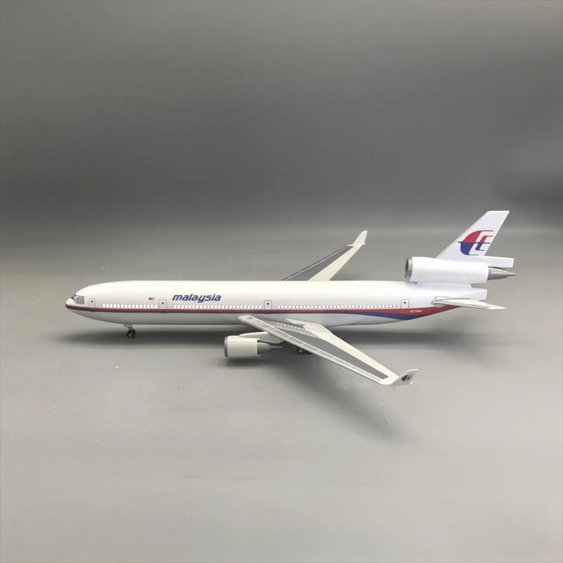 Malaysia Airlines MD-11 1:150 – 47 cm / 18.5 in – Classic Trijet Edition - Image 2