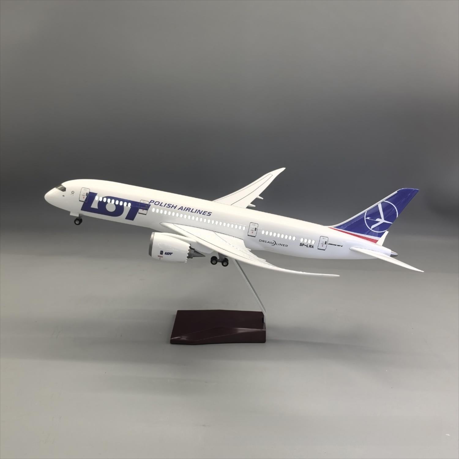 LOT Polish Airlines Boeing 787-8 1:130 – 43 cm / 16.9 in – Dreamliner Edition