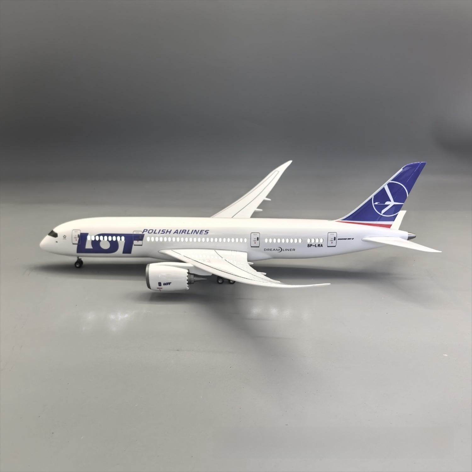 LOT Polish Airlines Boeing 787-8 1:130 – 43 cm / 16.9 in – Dreamliner Edition