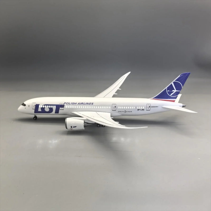 LOT Polish Airlines Boeing 787-8 1:130 – 43 cm / 16.9 in – Dreamliner Edition - Image 2