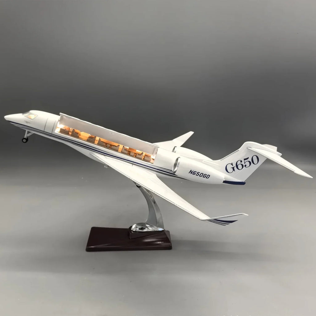 Gulfstream G650ER Jet Model – 1:50 Scale (45cm / 17.7in) – LED Architectural Cutaway