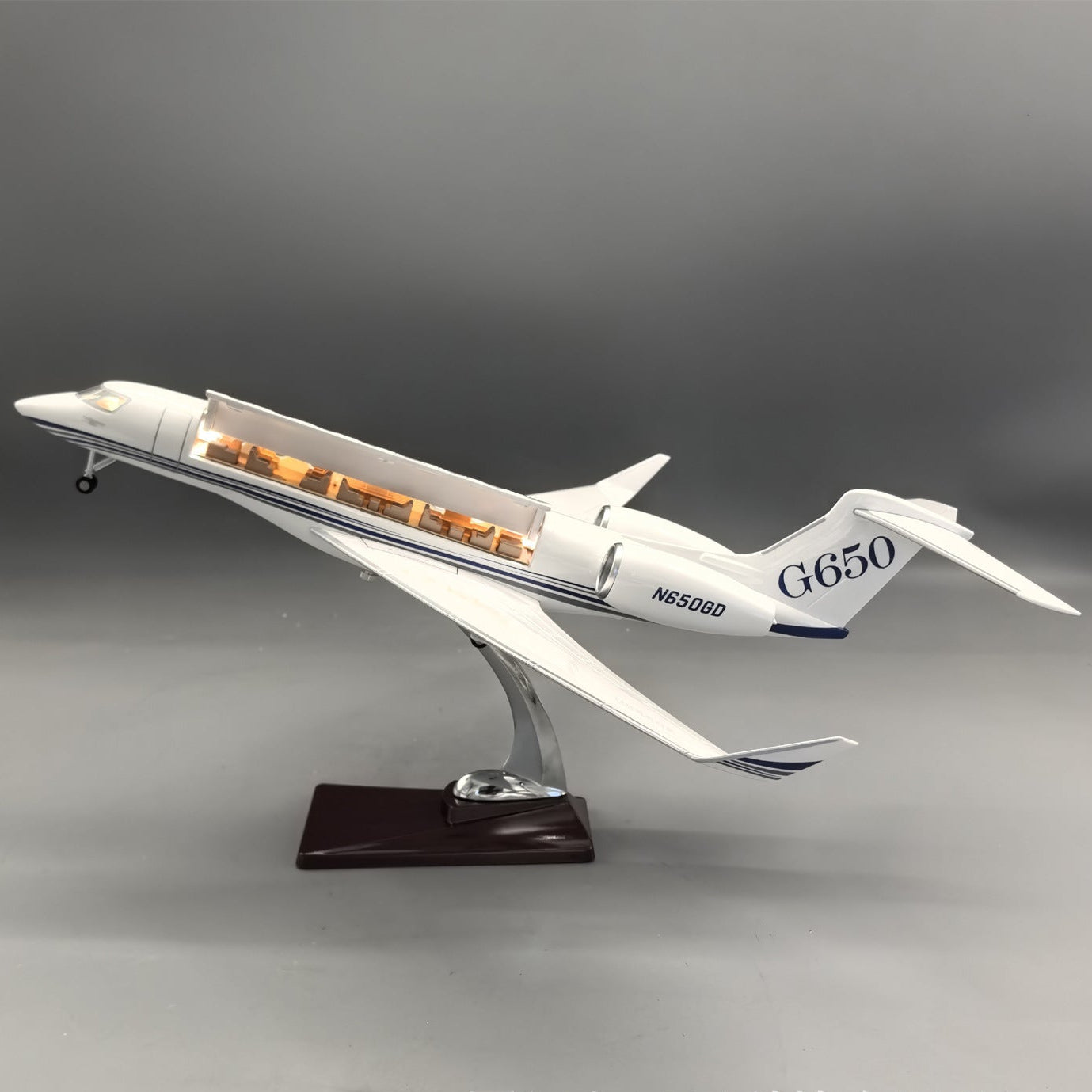 Gulfstream G650ER Jet Model – 1:50 Scale (45cm / 17.7in) – LED Architectural Cutaway
