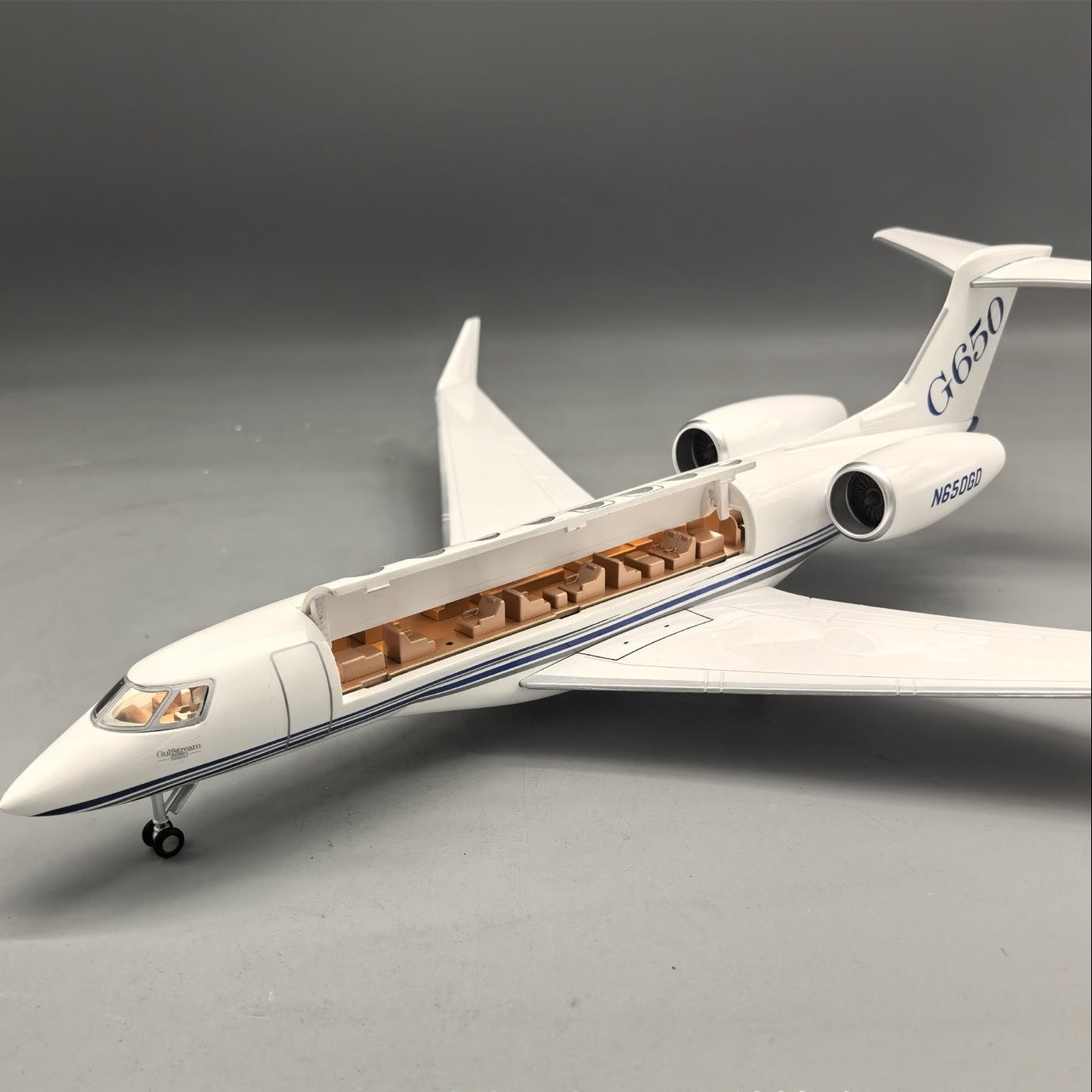 Gulfstream G650ER Jet Model – 1:50 Scale (45cm / 17.7in) – LED Architectural Cutaway