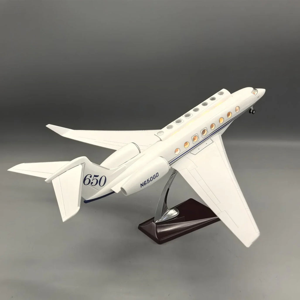 Gulfstream G650ER Jet Model – 1:50 Scale (45cm / 17.7in) – LED Architectural Cutaway